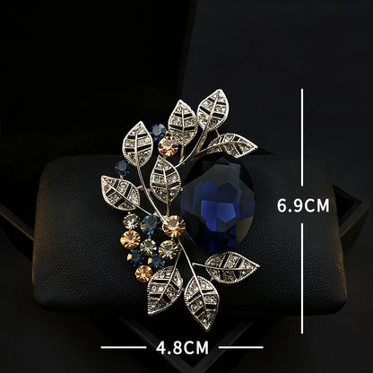 Men's And Women's Fashion French Vintage Atmospheric Brooches