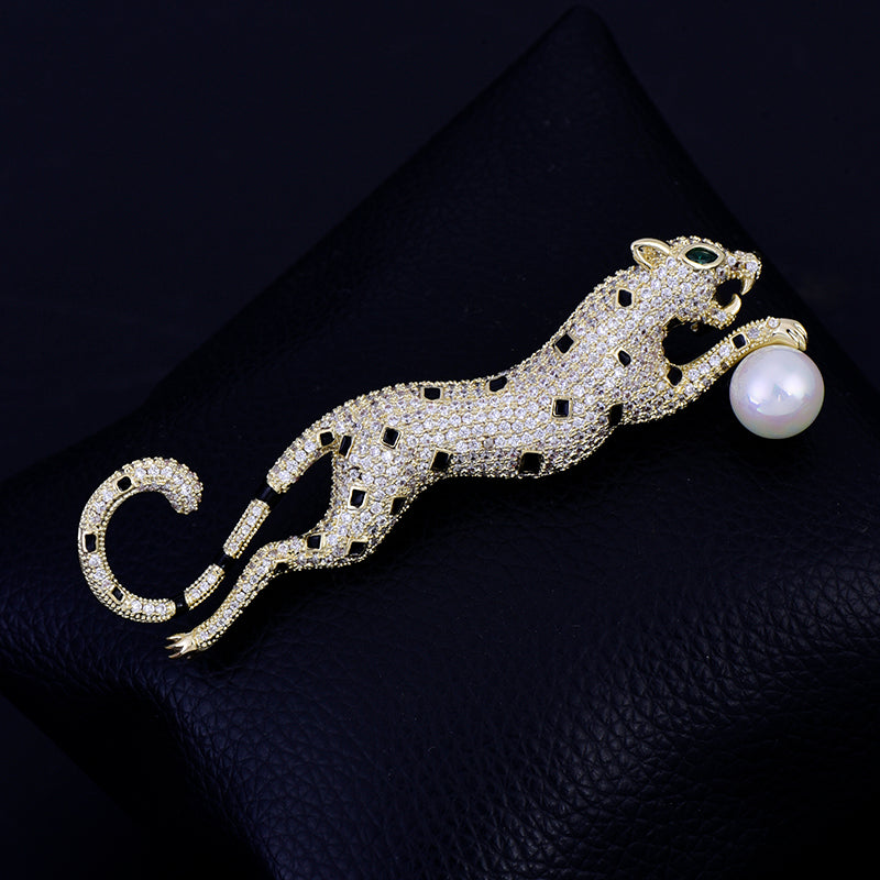 Luxury Atmospheric Crystal Leopard Brooch